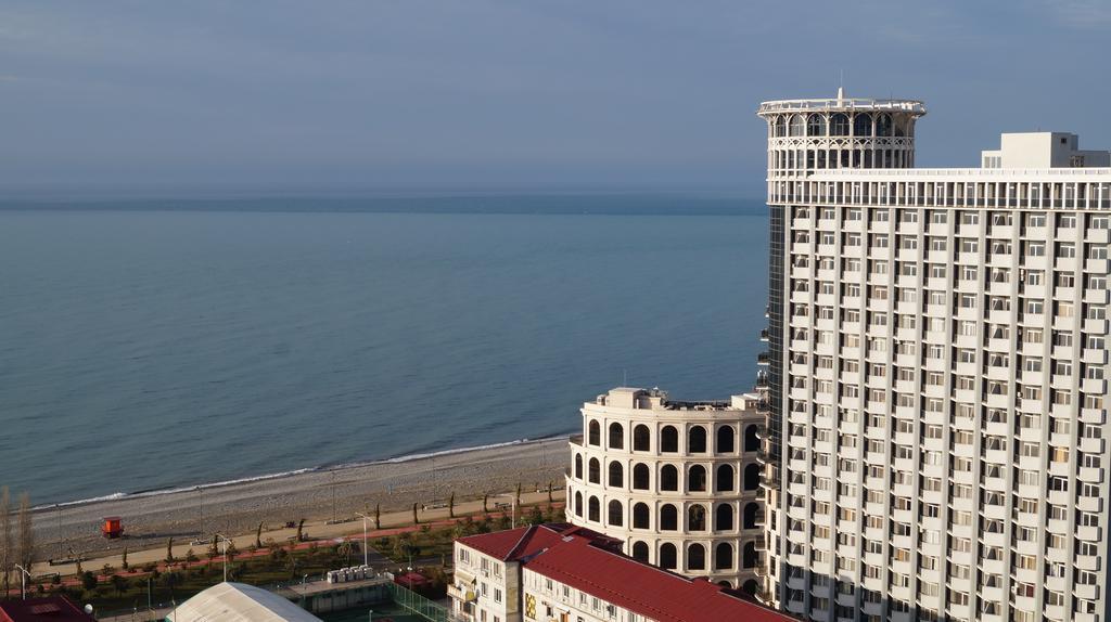 Apartment Anri 16A Inasaridze Street Batumi Bagian luar foto