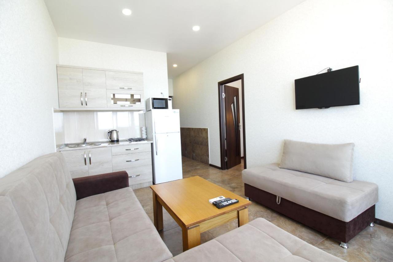 Apartment Anri 16A Inasaridze Street Batumi Bagian luar foto